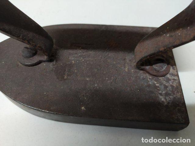 Antig&uuml;edades: ANTIGUA PLANCHA DE HIERRO - Foto 1