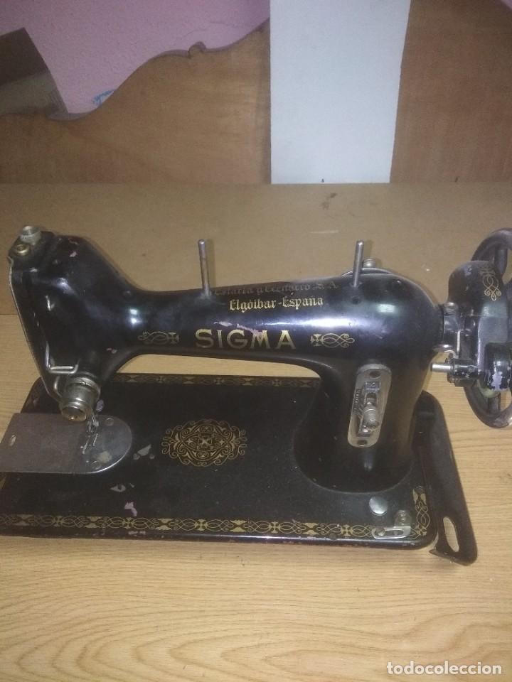 Antig&uuml;edades: Maquina de coser antigua - Foto 1
