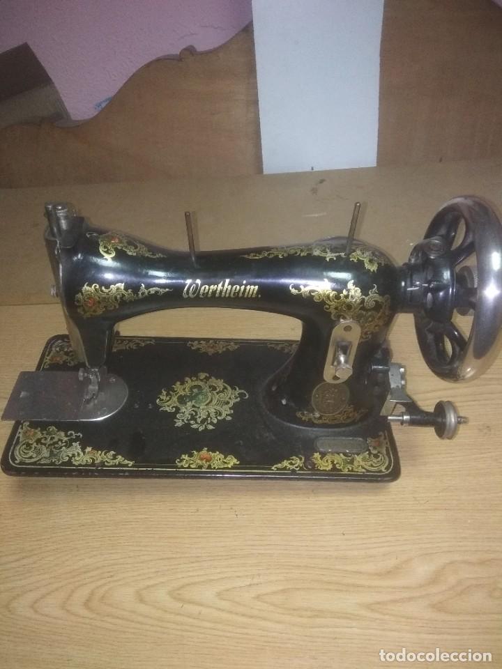 Antig&uuml;edades: Maquina de coser antigua - Foto 1