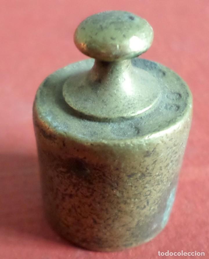 Antig&uuml;edades: Pesa bronce 500 gr. -- 500 grammes Sellos en la base - Foto 1