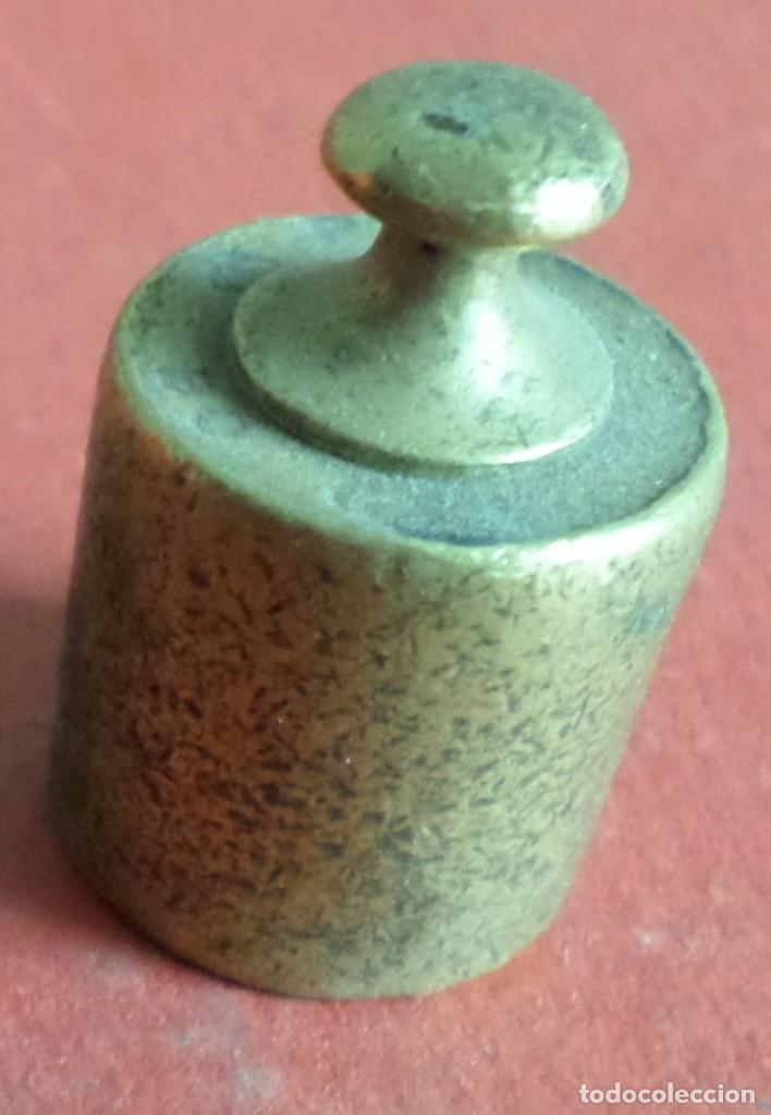 Antig&uuml;edades: Pesa bronce 500 gr. -- 500 grammes Sellos en la base - Foto 2