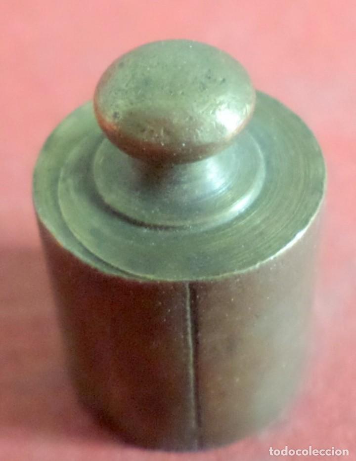 Antig&uuml;edades: Pesa bronce 200 gr. - Foto 2