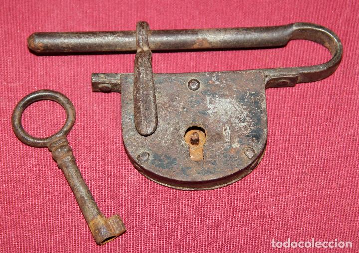 Antig&uuml;edades: ANTIGUO CANDADO DE FORJA - Foto 2