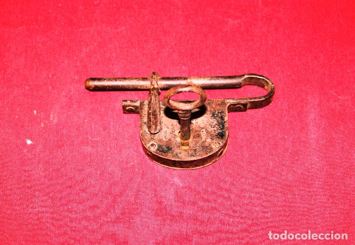 Antig&uuml;edades: ANTIGUO CANDADO DE FORJA - Foto 1