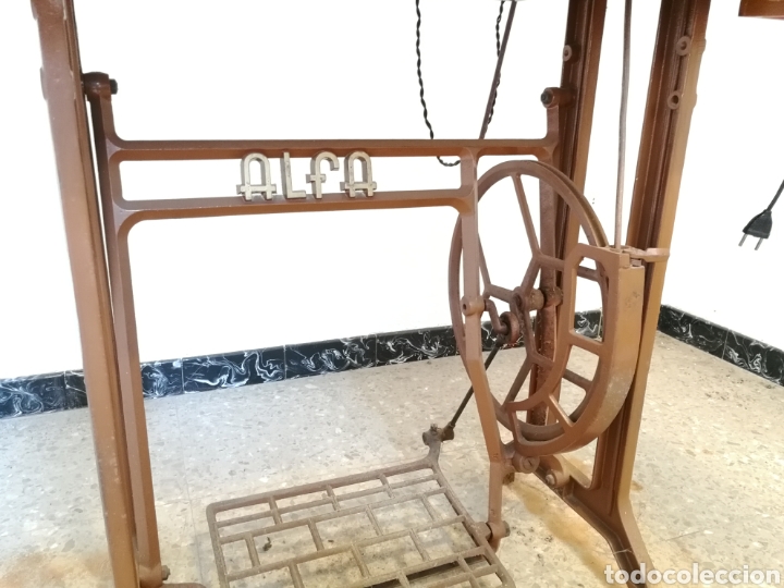 Antig&uuml;edades: M&aacute;quina de coser Alfa modelo 103.3 - Foto 4