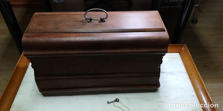 Antig&uuml;edades: Maquina de coser Naumann - Foto 1
