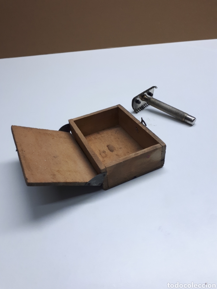 Antig&uuml;edades: Maquinilla afeitar en caja de madera - Foto 2