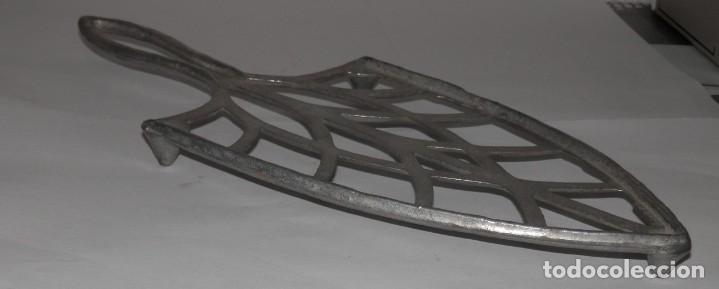Antig&uuml;edades: SUPORTE PARA PLANCHA ANTIGUA - Foto 3