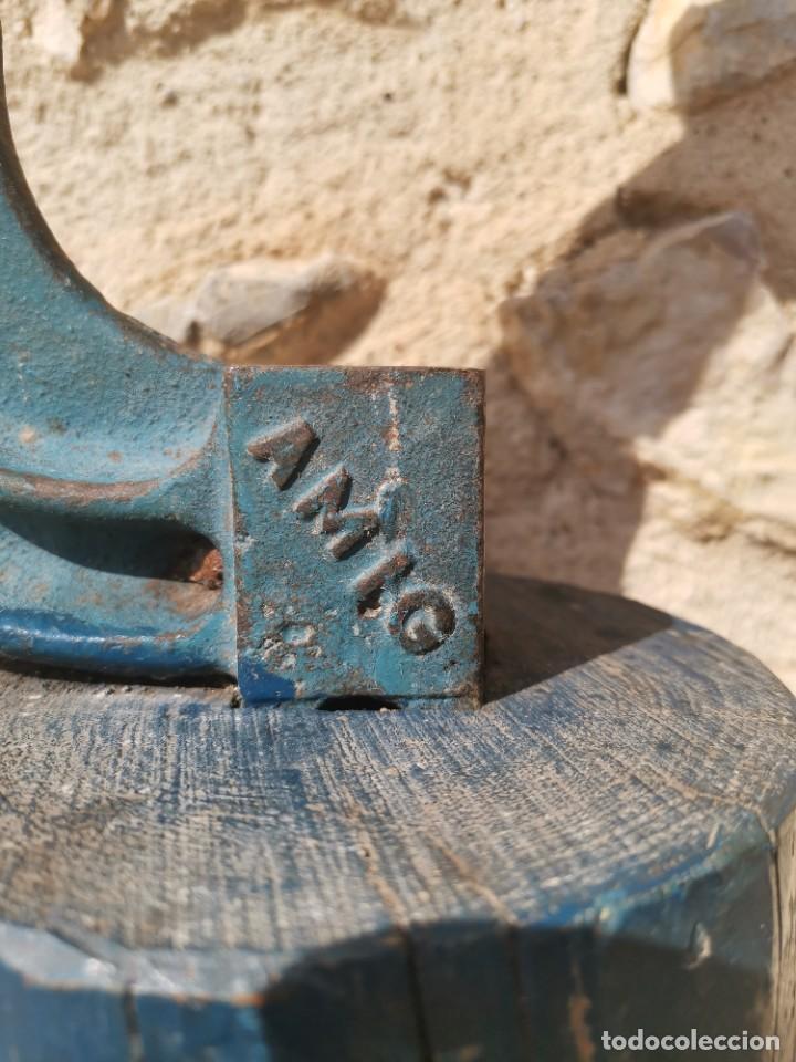Antig&uuml;edades: YUNQUE DE ZAPATERO EN BASE DE MADERA - Foto 3