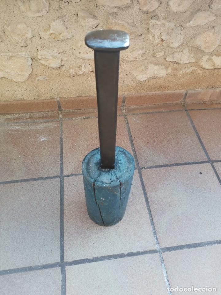 Antig&uuml;edades: YUNQUE DE ZAPATERO EN BASE DE MADERA - Foto 2