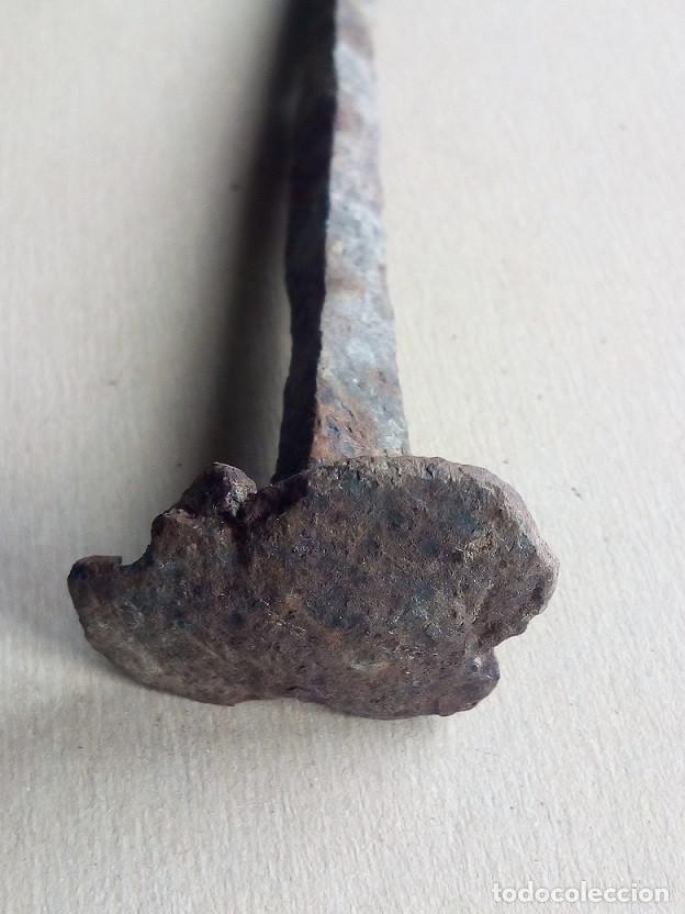 Antig&uuml;edades: Clavo de Hierro - Cabeza Forma Tr&eacute;bol - Foto 1