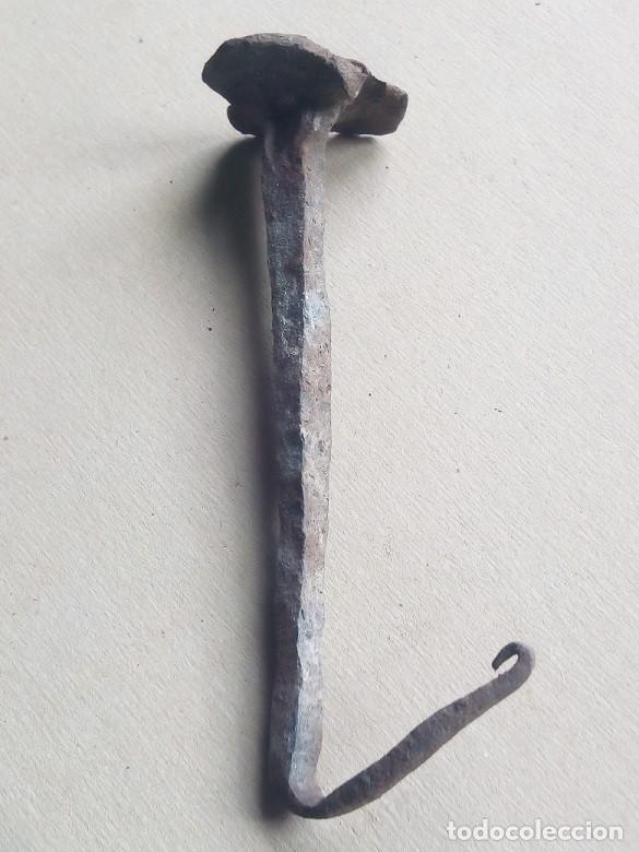 Antig&uuml;edades: Clavo de Hierro - Cabeza Forma Tr&eacute;bol - Foto 2