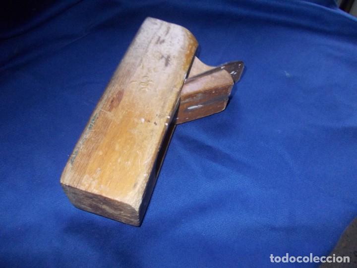 Antig&uuml;edades: cepillo antiguo de madera - Foto 2