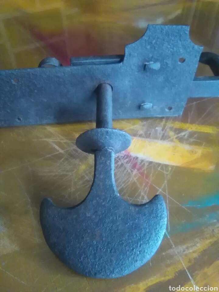 Antig&uuml;edades: Cerrojo antiguo de hierro forjado - Foto 2