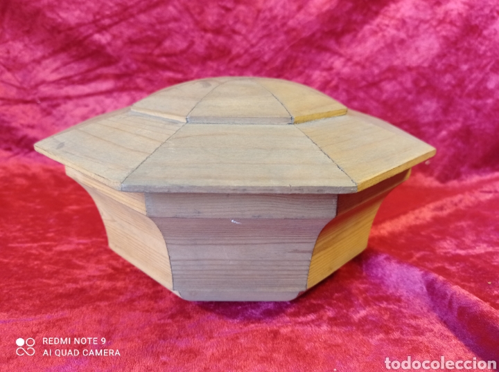 Antig&uuml;edades: Molde octagonal de madera para la fabricar de soperas. Compuesto de 2 piezas. - Foto 1