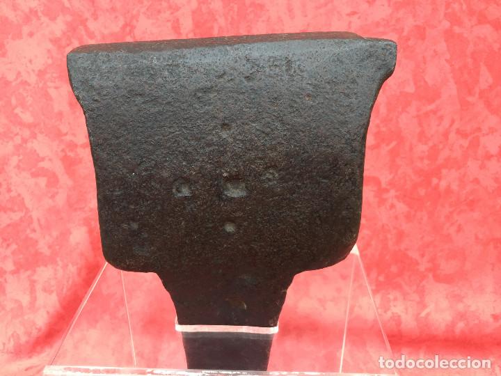 Antig&uuml;edades: Yunque siglo XVII - Foto 3