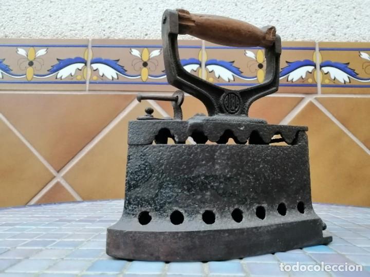 Antig&uuml;edades: ANTIGUA PLANCHA DE CARB&Oacute;N -MARCA ALBA - Foto 2