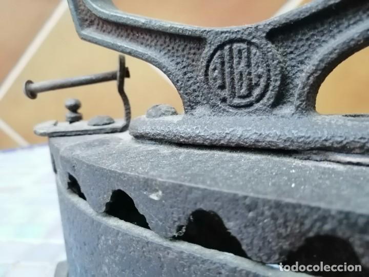 Antig&uuml;edades: ANTIGUA PLANCHA DE CARB&Oacute;N -MARCA ALBA - Foto 4