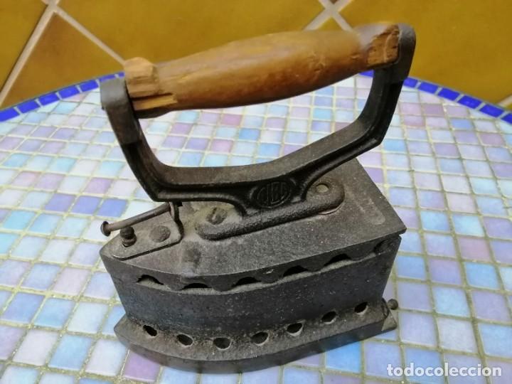 Antig&uuml;edades: ANTIGUA PLANCHA DE CARB&Oacute;N -MARCA ALBA - Foto 11