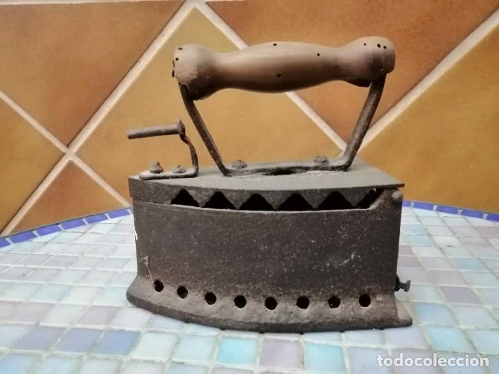 Antig&uuml;edades: ANTIGUA PLANCHA DE CARB&Oacute;N - Foto 1