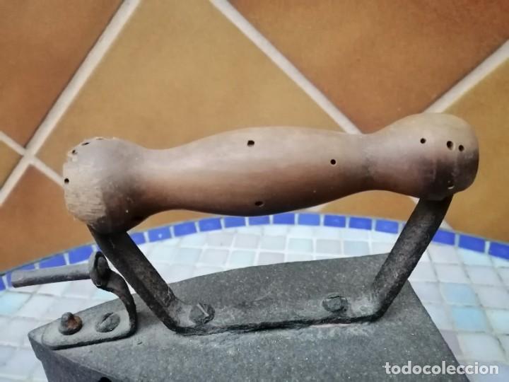 Antig&uuml;edades: ANTIGUA PLANCHA DE CARB&Oacute;N - Foto 2
