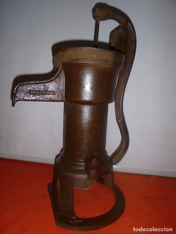 Antig&uuml;edades: BOMBA SACA AGUA PARA DECORAR - Foto 1