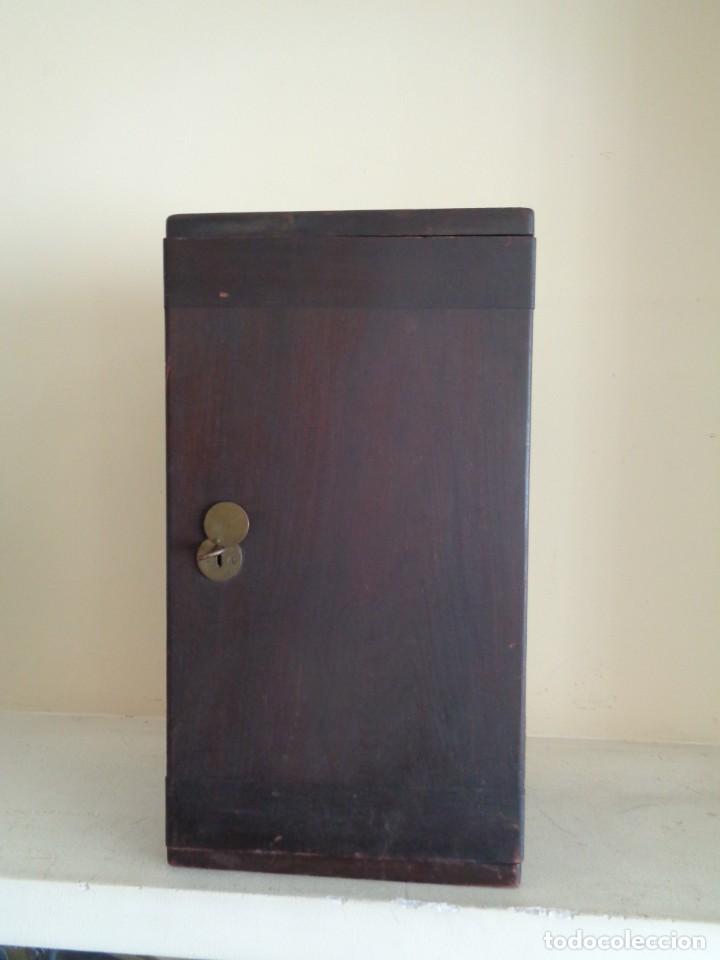 Antig&uuml;edades: CAJA PARA MICROSCOPIO CON LLAVE - Foto 3