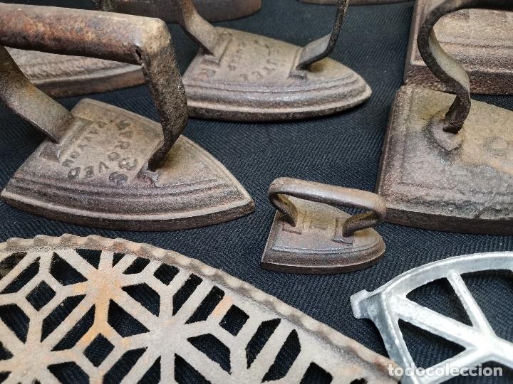 Antig&uuml;edades: LOTE DE ANTIGUAS PLANCHAS DE HIERRO - Foto 2