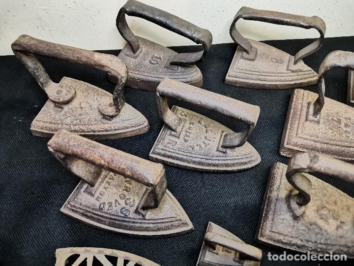 Antig&uuml;edades: LOTE DE ANTIGUAS PLANCHAS DE HIERRO - Foto 3