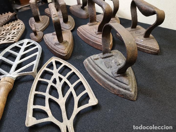 Antig&uuml;edades: LOTE DE ANTIGUAS PLANCHAS DE HIERRO - Foto 7