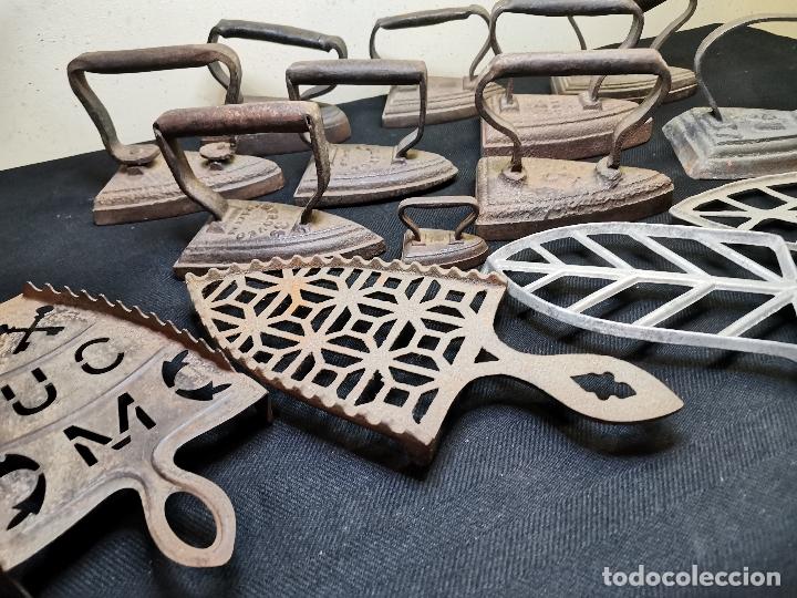 Antig&uuml;edades: LOTE DE ANTIGUAS PLANCHAS DE HIERRO - Foto 9