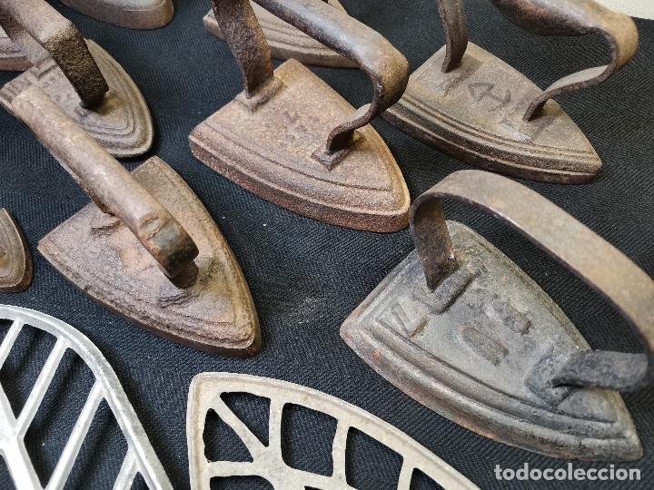 Antig&uuml;edades: LOTE DE ANTIGUAS PLANCHAS DE HIERRO - Foto 10