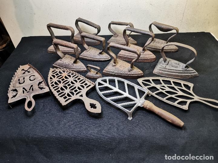 Antig&uuml;edades: LOTE DE ANTIGUAS PLANCHAS DE HIERRO - Foto 1