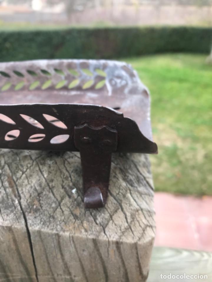Antig&uuml;edades: Soporte,plancha forja - Foto 3