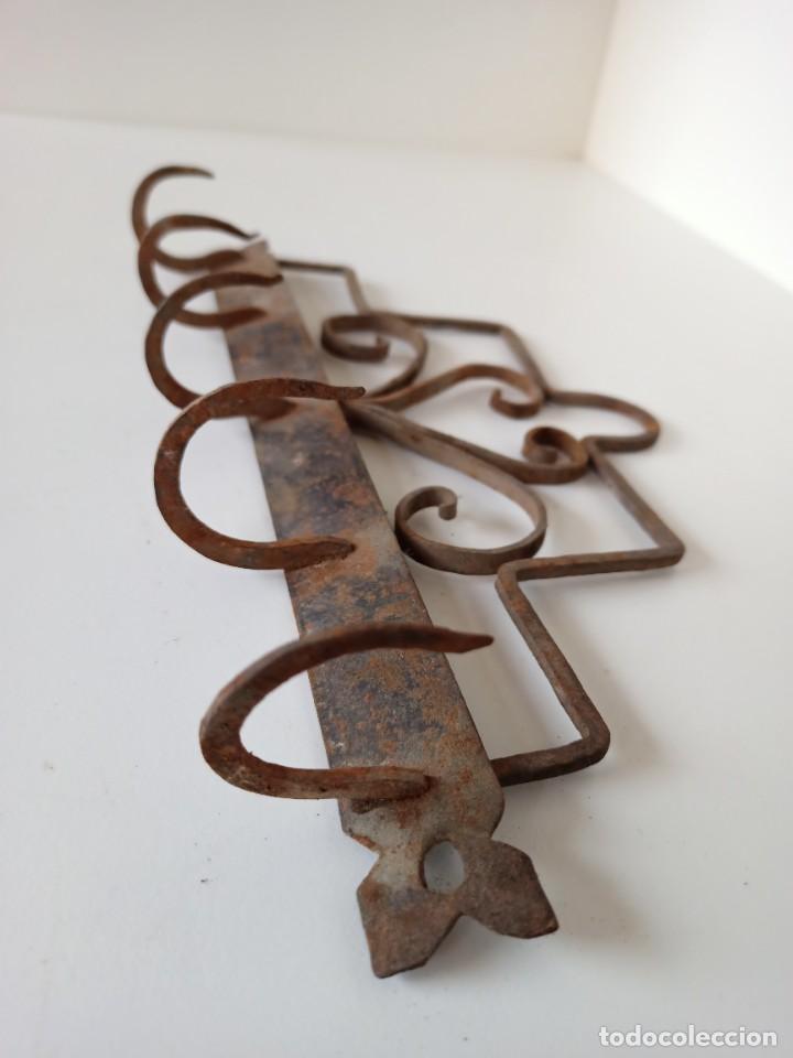 Antig&uuml;edades: Espetera de forja 32cm - Foto 2