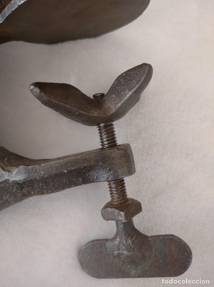 Antig&uuml;edades: Tornillo de banco - Foto 4