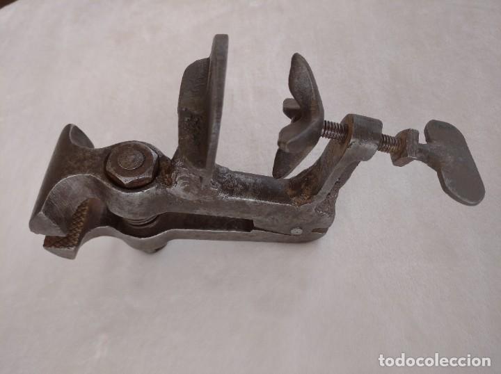 tornillo de banco herramientas muy antiguo - Buy Other antique objects on  todocoleccion