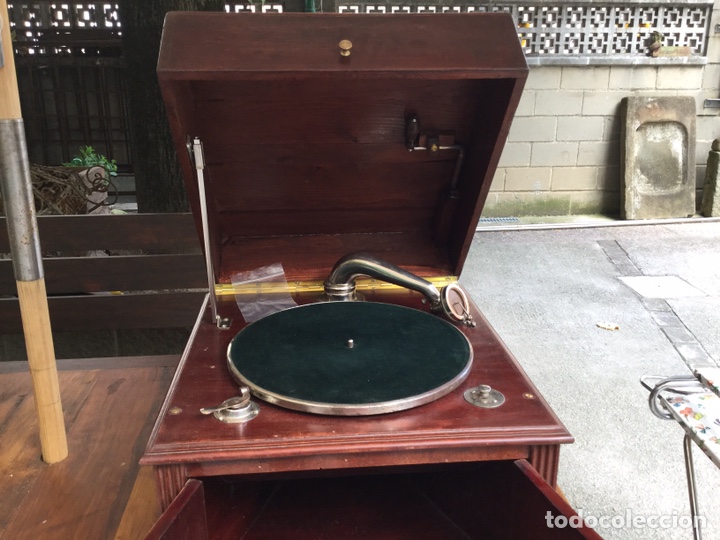 Antig&uuml;edades: Gramofono de caja antiguo. - Foto 11