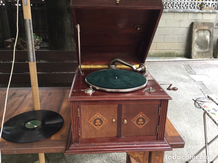 Antig&uuml;edades: Gramofono de caja antiguo. - Foto 1
