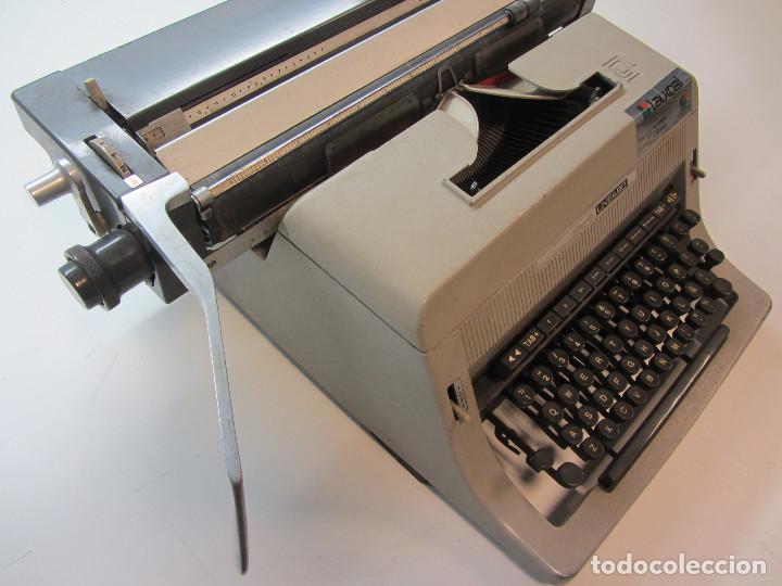 Antig&uuml;edades: Maquina de escribir Olivetti Linea 90 - Foto 3