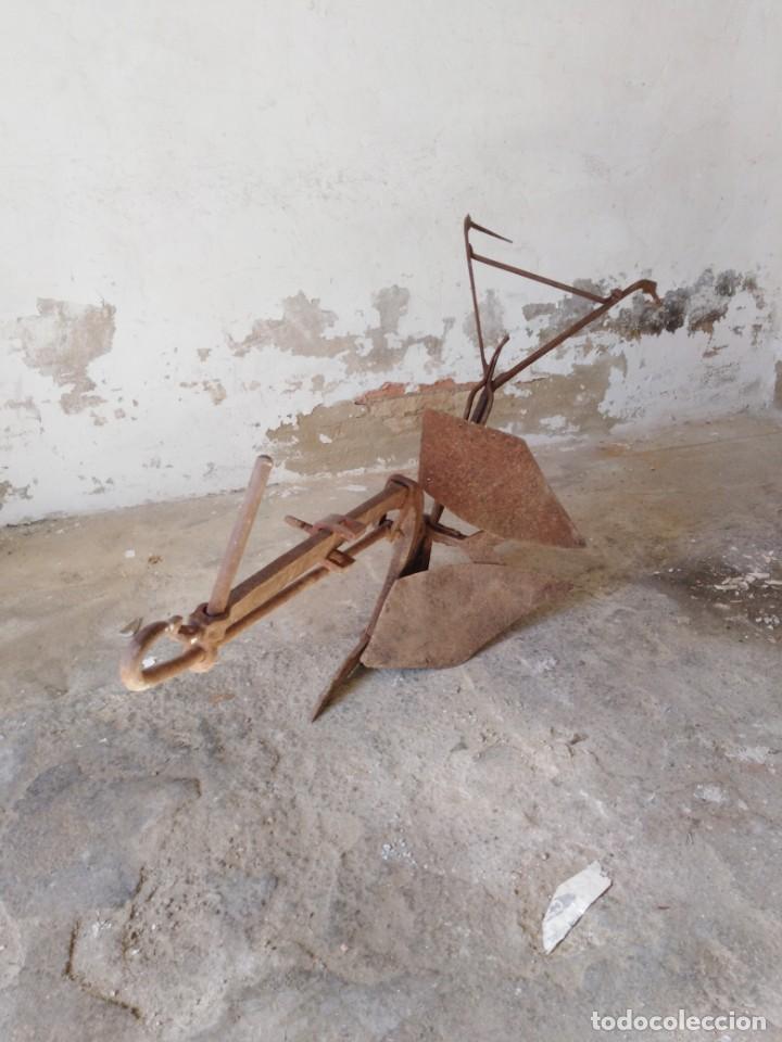 Antig&uuml;edades: antiguo apero de labranza de hierro - 3 - Foto 2