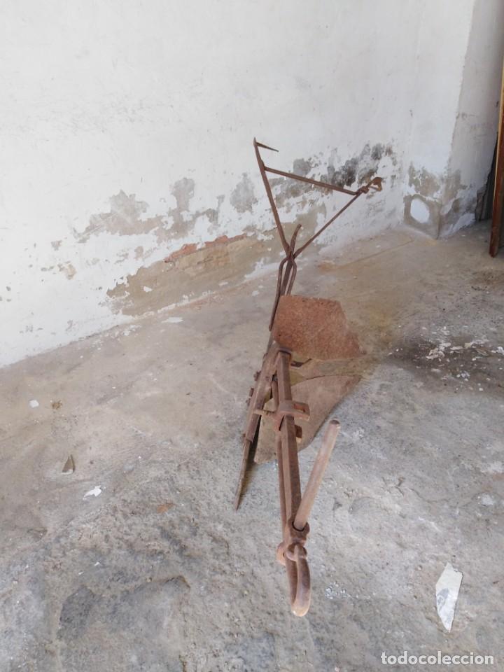 Antig&uuml;edades: antiguo apero de labranza de hierro - 3 - Foto 3
