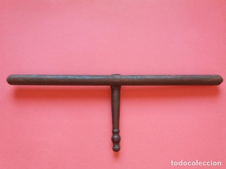 Antig&uuml;edades: ANTIGUO CERROJO DE FORJA - Foto 3