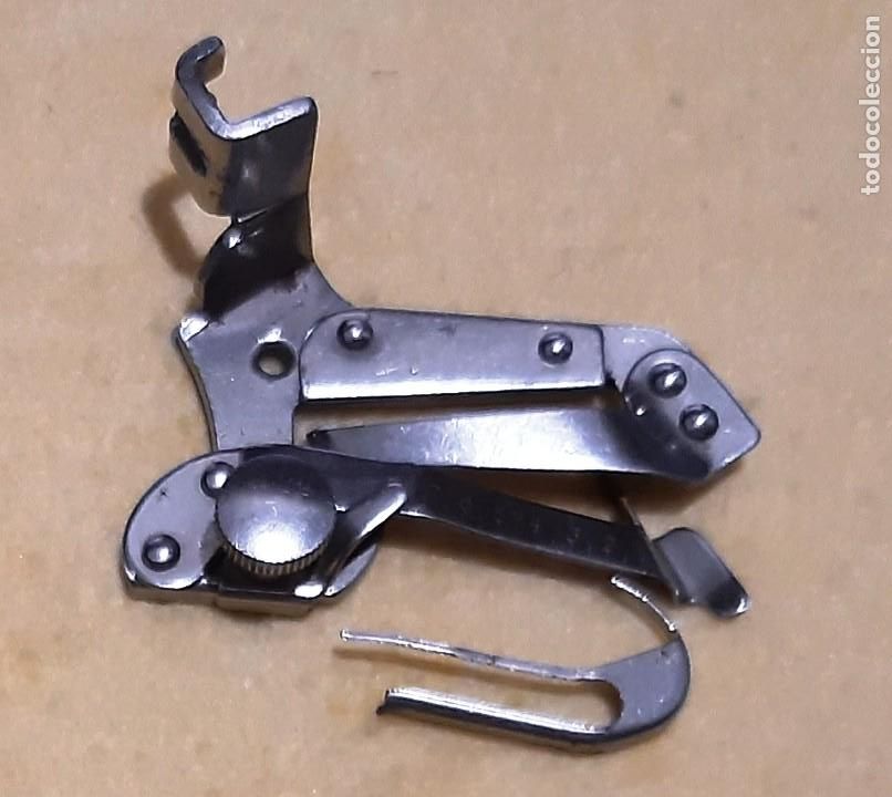 Antig&uuml;edades: ACCESORIOS SIMANCO PARA MAQUINA DE COSER SINGER - Foto 2