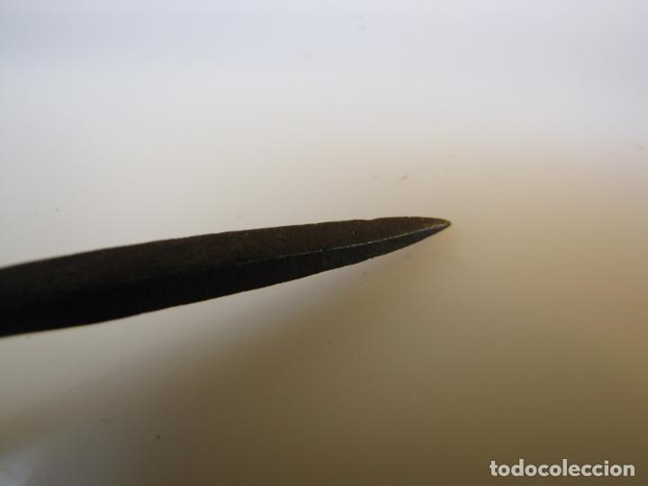 Antig&uuml;edades: 4.-Punzon de punta triangular - Foto 4
