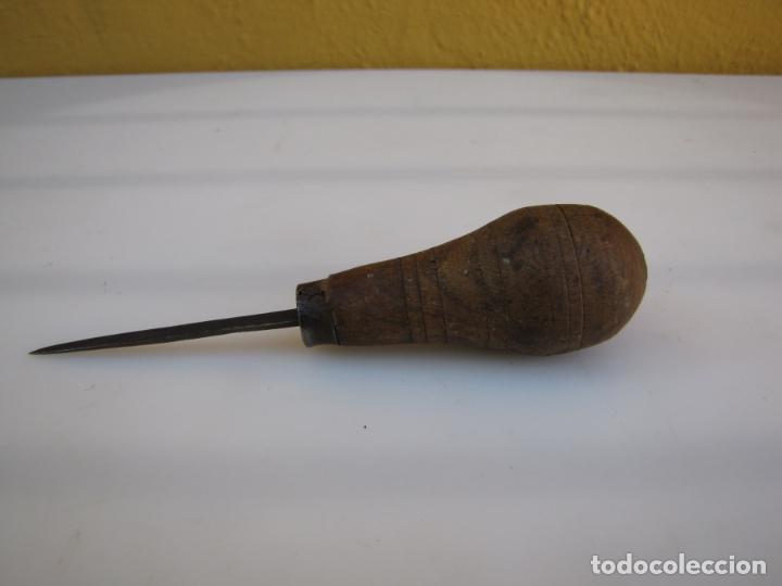 Antig&uuml;edades: 4.-Punzon de punta triangular - Foto 1