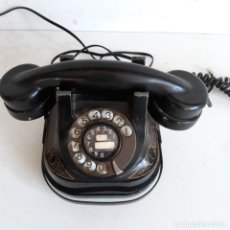 Teléfonos: TELEFONO DE BAQUELITA NEGRA BELL TELEPHONE, CON DECORACION DORADA Y ASA.MFC COMPANY. Lote 226303515
