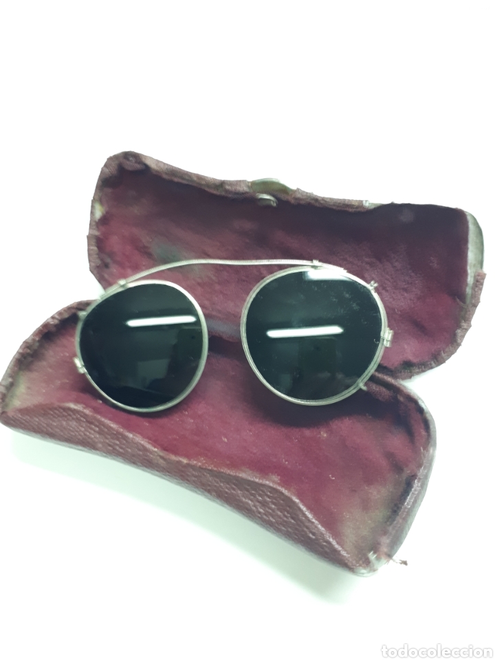 Antig&uuml;edades: Antiguas gafas de sol en su funda - Foto 1