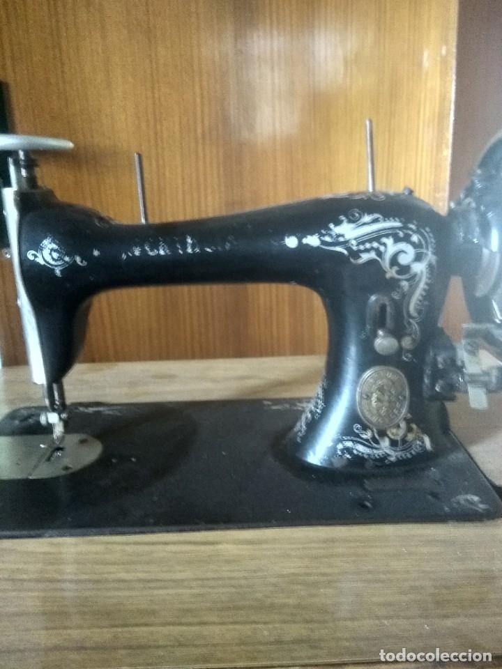 Antig&uuml;edades: Maquina de coser - Foto 3