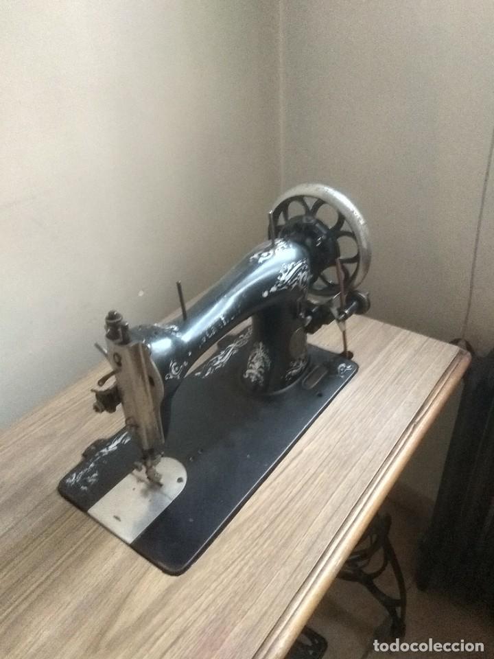 Antig&uuml;edades: Maquina de coser - Foto 4